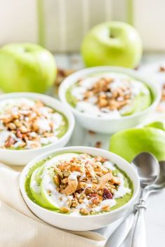 16 Cinnamon Crunch Apple Pie Smoothie Bowls - 25 Smoothie Bowls To Blow Up Your Taste Buds