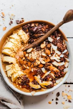 20 Salted Caramel Smoothie Bowl - 25 Smoothie Bowls To Blow Up Your Taste Buds