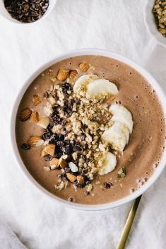 25 Chocolate Almond Butter Smoothie Bowl - 25 Smoothie Bowls To Blow Up Your Taste Buds