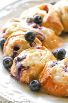 Blueberry Lemon Crescent Ring - 20 Sweet Crescent Rings To Dazzle Your Guests