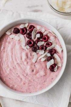 Chocolate Banana Smoothie Bowl - 25 Smoothie Bowls To Blow Up Your Taste Buds