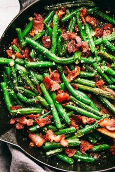 Garlic Parmesan Green Beans with Bacon - 30 Best Healthy Garlic Vegetable Dishes