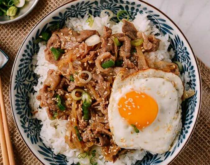 Gyudon (Japanese Beef Noodle Bowl)
