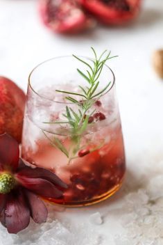 Pomegranate Smash Cocktail - Here Are What To Make with Pomegranate!
