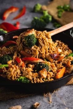 Ramen Noodle Chicken Stir Fry with Peanut Sauce - 30 Stunning Ways To Make Chicken Stir Fry