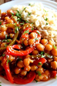 Sweet and Sour Chickpeas with Peppers - 30 Sweet and Sour Dishes To Blow Up Your Taste Buds