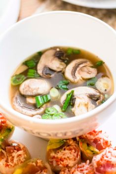 Hibachi Mushroom Onion Soup - 30 Super Healthy and Delicious Mushroom Soups