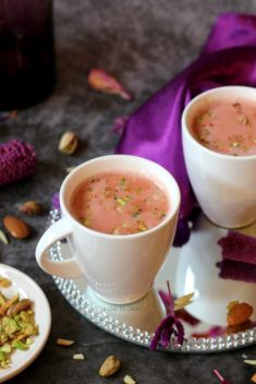 Kashmiri Chai - 30 Chai Drinks You That Will Amaze You