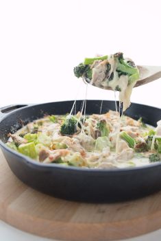 Keto Chicken and Broccoli Casserole - 30 “Addictive” Keto Chicken Dishes For Dinner