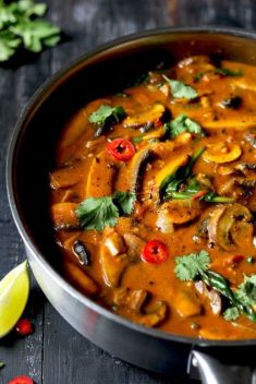 Mushroom Curry with Spinach Chickpeas - 30 Stunning Recipes For Vegan Curry