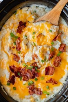 Slow Cooker Baked Potato Casserole - 30 Fabulous Dinners With Slow Cooker Potatoes