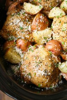 Slow Cooker Garlic Parmesan Chicken And Potatoes - 30 Fabulous Dinners With Slow Cooker Potatoes