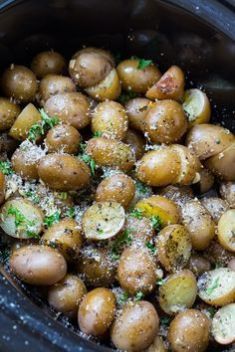 Slow Cooker Garlic Parmesan Potatoes - 30 Fabulous Dinners With Slow Cooker Potatoes