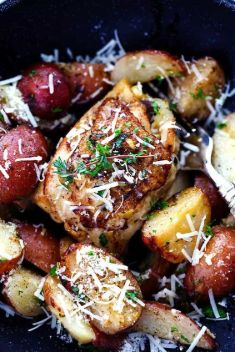 Slow Cooker Parmesan Garlic Herb Chicken and Potatoes - 30 Fabulous Dinners With Slow Cooker Potatoes