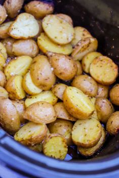 Slow Cooker Parmesan Garlic Potatoes - 30 Fabulous Dinners With Slow Cooker Potatoes