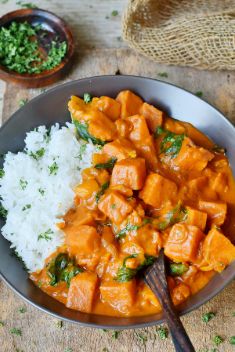 Sweet Potato Curry With Spinach - 30 Stunning Recipes For Vegan Curry
