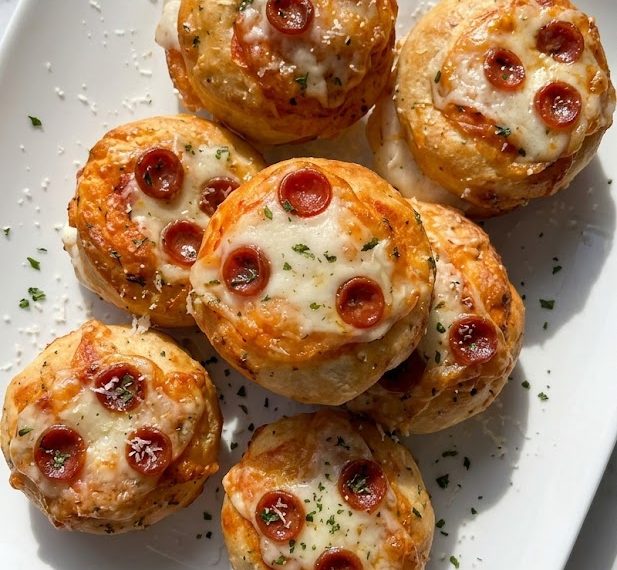 Garlic Butter Pizza Cupcakes